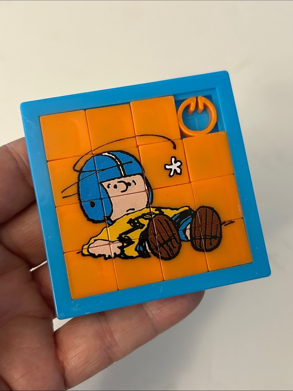 🟢 Peanuts Football puzzle NEW Charlie Brown and football